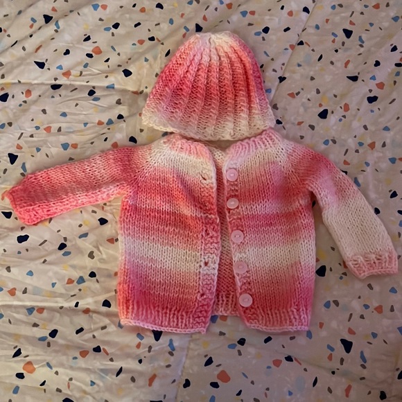 Newborn pink and white crochet hat and sweater set - Picture 1 of 1